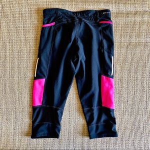 NIKE WOMENS RUNNING CAPRIS WITH GOLD SWOOSH & 3M